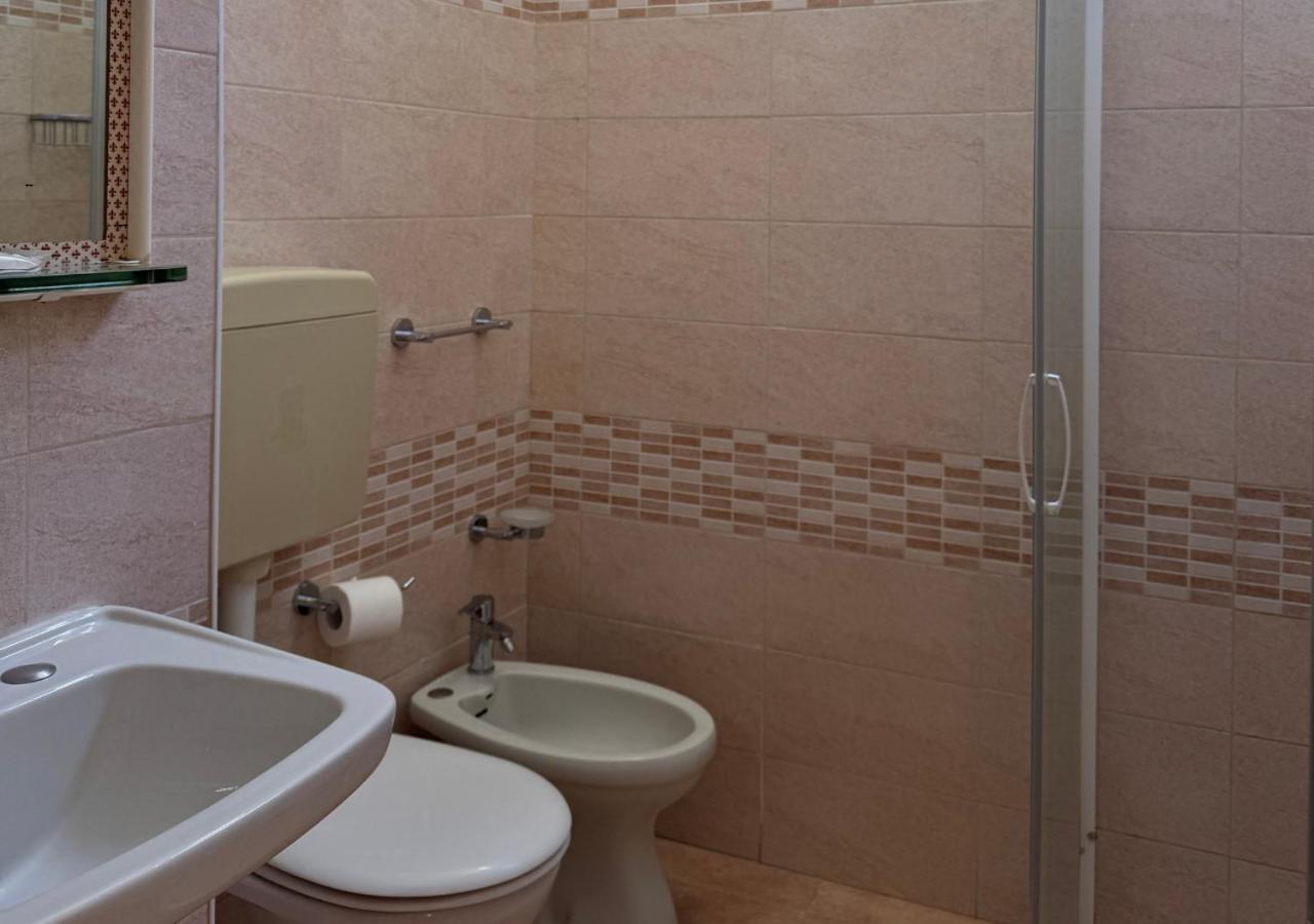 Hotel Riviera Nuova Gestione Каттолика Экстерьер фото
